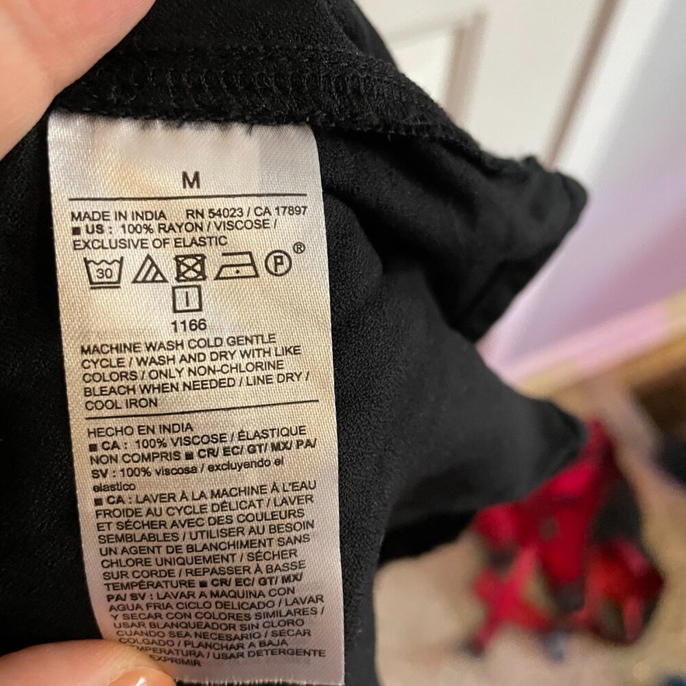 Old Navy Button Smocked Back Flutter Sleeve Dress M NWOT - Picture 7 of 9